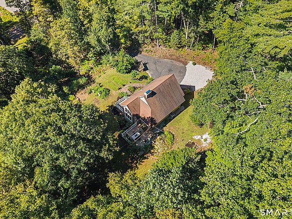 3rd image of 82 East River Road