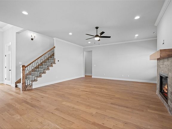 4th image of 2204 Charles St