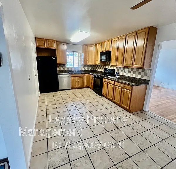 280 Markham Ave — Photo 4