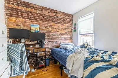 218 W 8th St #3 — Photo 2