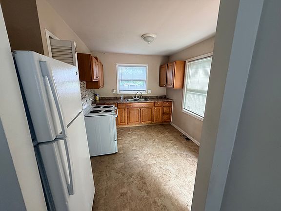 4th image of 3852 Oak Knoll Rd