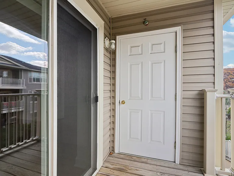 Summit Ridge Luxury Apartments — Photo 24