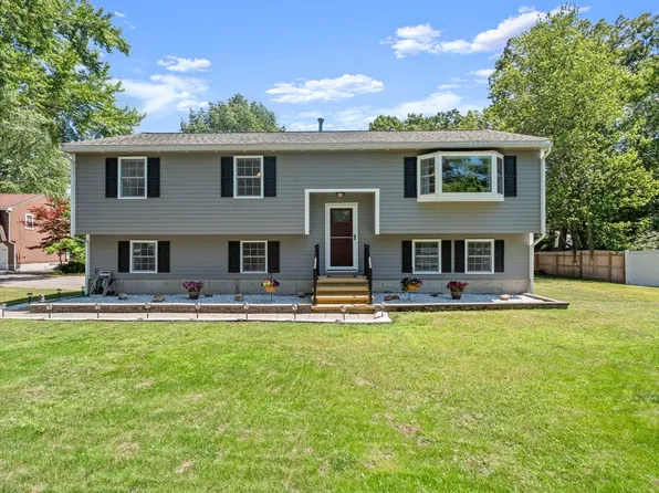 64 Lake St, Tewksbury, MA 01876
