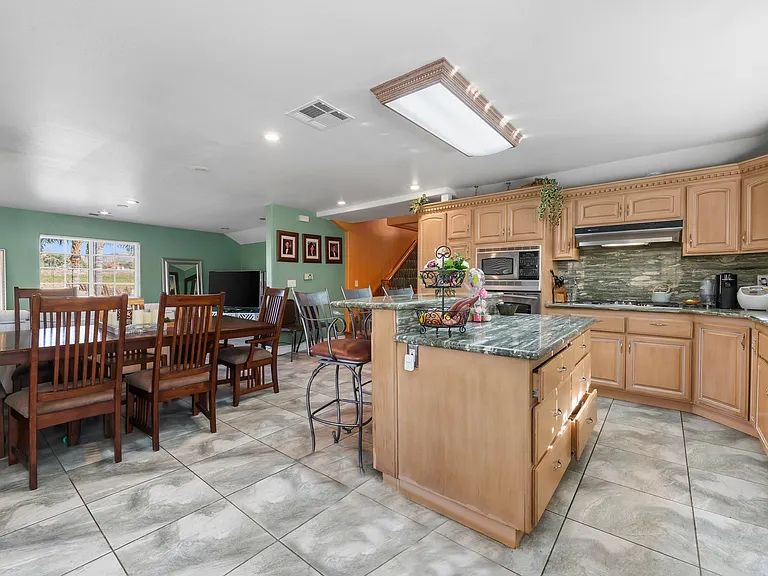 10262 Sierra Hwy — Photo 3