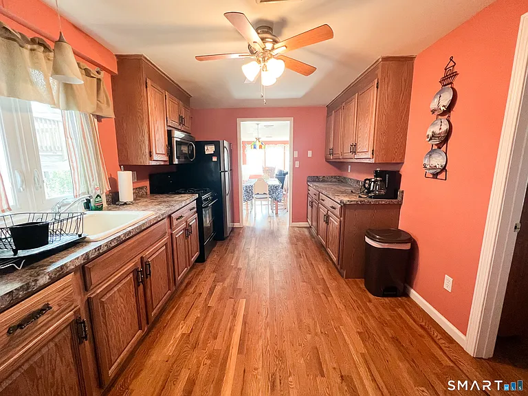754 E Broadway — Photo 10