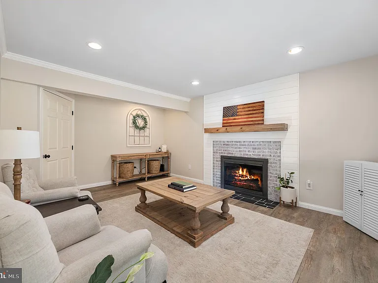 6 Roseville Ct — Photo 16