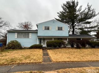 18 Lexington Rd, Somerset, NJ 08873