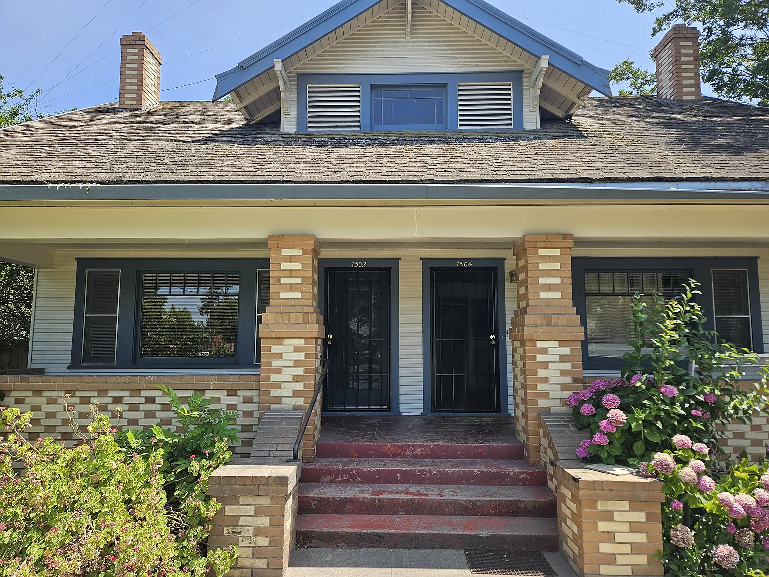 2 bed, 1075 sqft, $2,100 — Photo 1