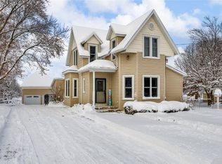 410 2nd St S, Coggon, IA 52218