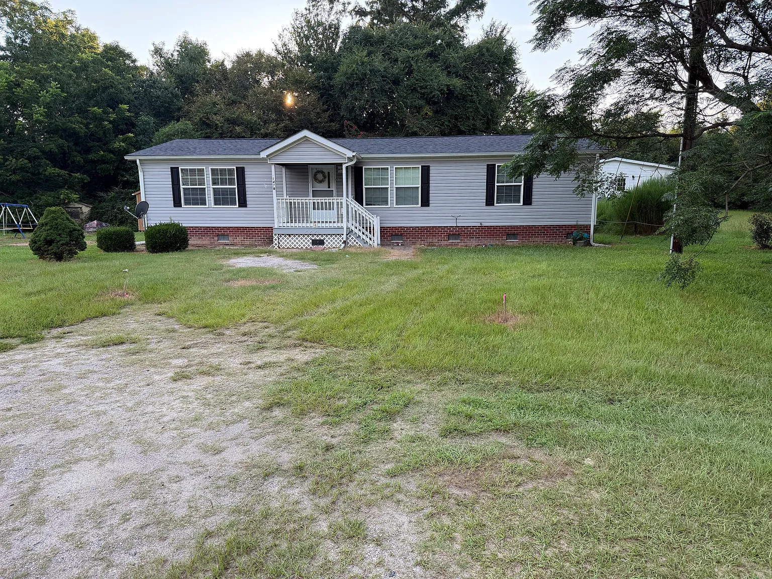 3 bed, 1404 sqft, $2,000 — Photo 1