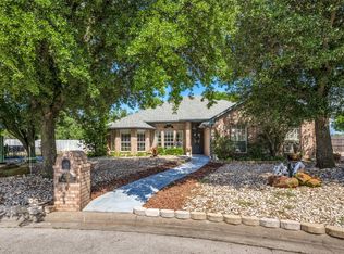 1206 W Hawk Cir, Decatur, TX 76234