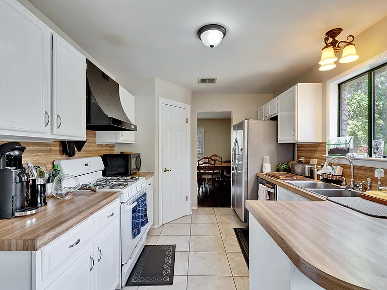 7601 Hawkeye Dr — Photo 6
