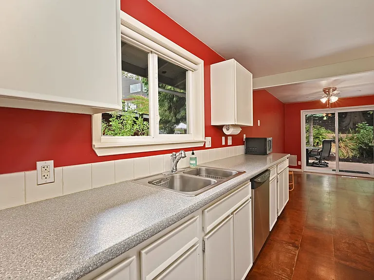 5008 Puget Blvd SW — Photo 5