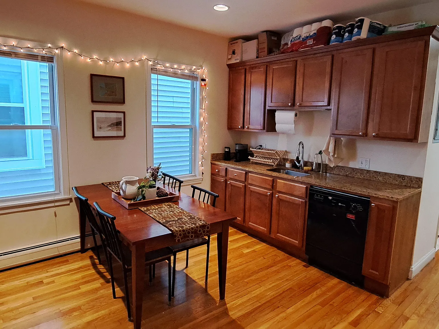 4 bed, 1200 sqft, $5,200 — Photo 2