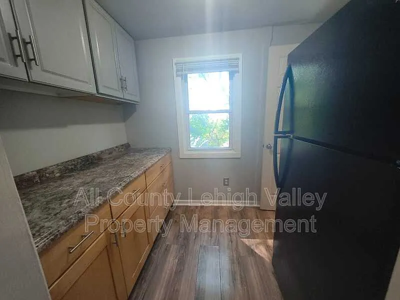 2 bed, 1.5 bath, 780 sqft, $1,595 — Photo 4