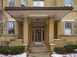 127 Pleasant St #A, Oak Park, IL 60302