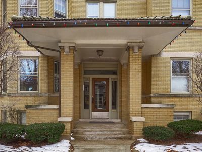 127 Pleasant St #A, Oak Park, IL, 60302