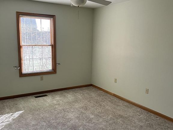 5th image of 5020 Riverview Ave
