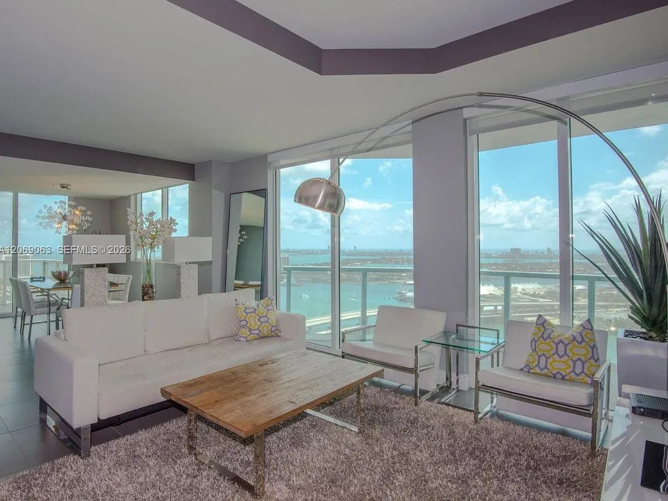 244 Biscayne Blvd #3902