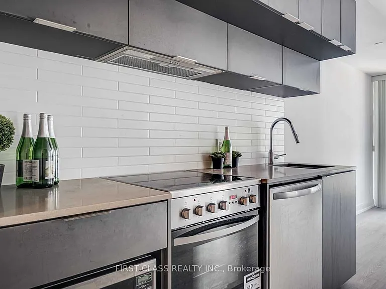 181 Dundas St E #1002 — Photo 10