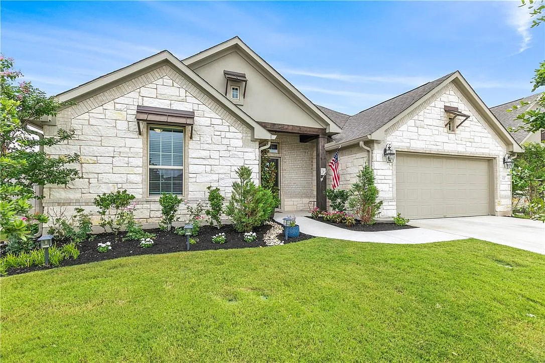 4 bed, 3.0 bath, 2609 sqft, $2,860 — Photo 1