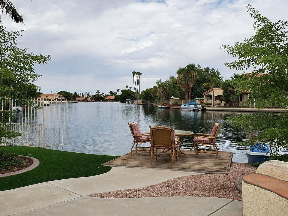 1st image of 11022 W Poinsettia Dr