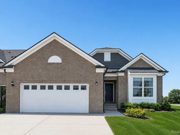 42823 Arbor Dr, Clinton Township, MI 48038