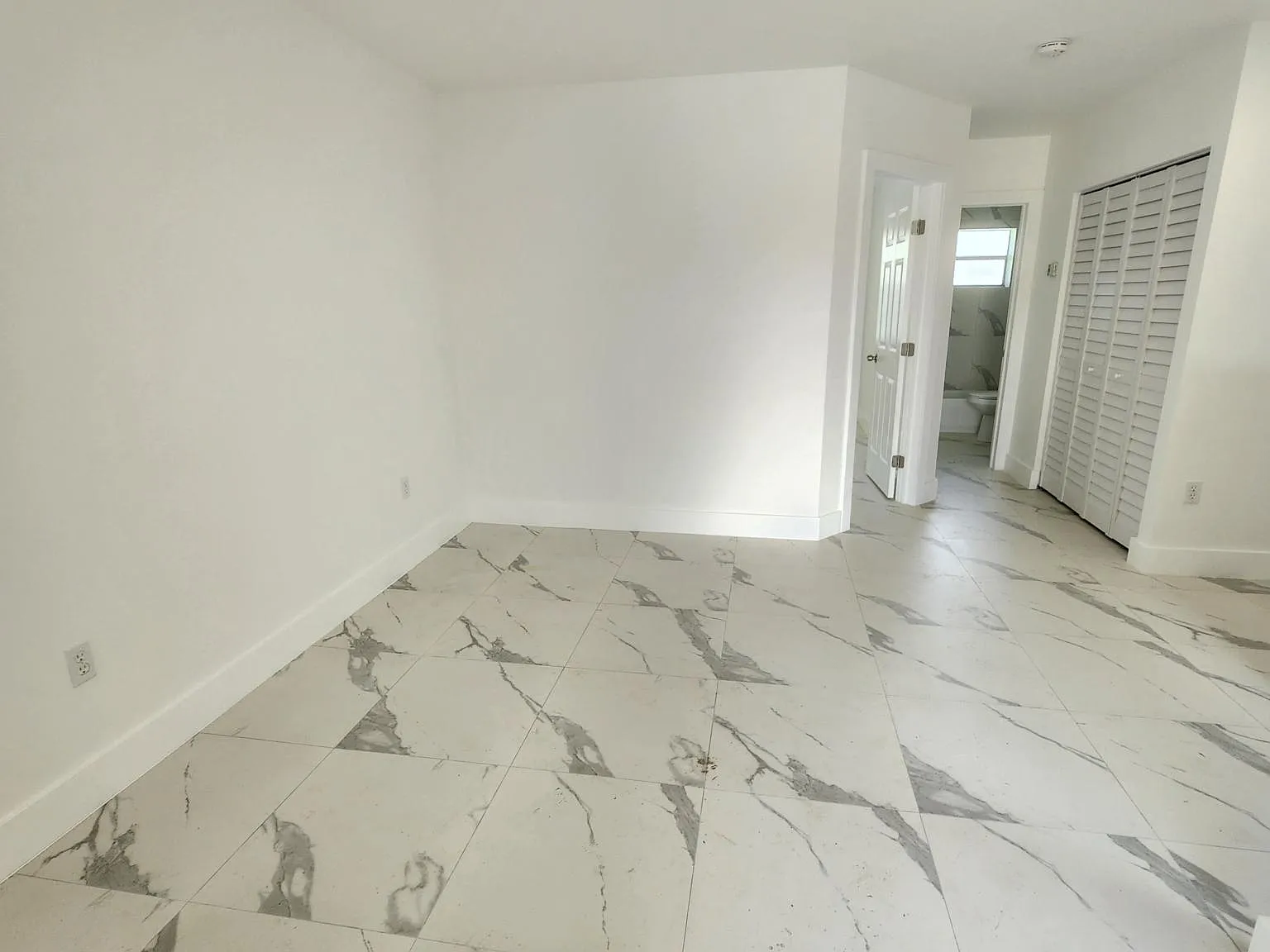 2466 Lincoln St — Photo 1