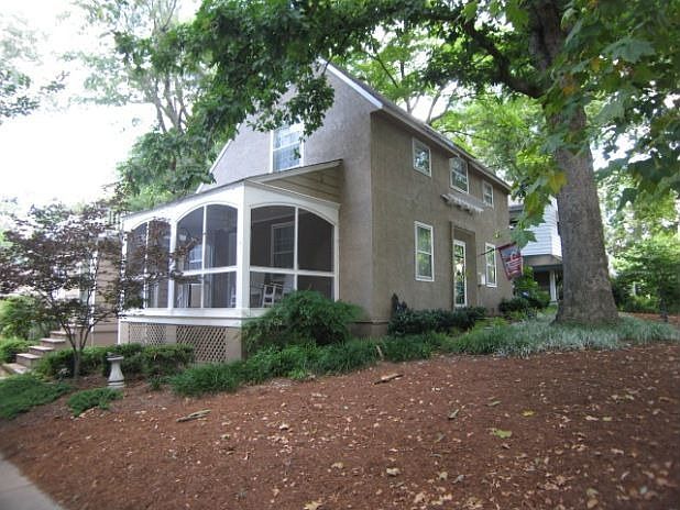 1st image of 1000 77th St