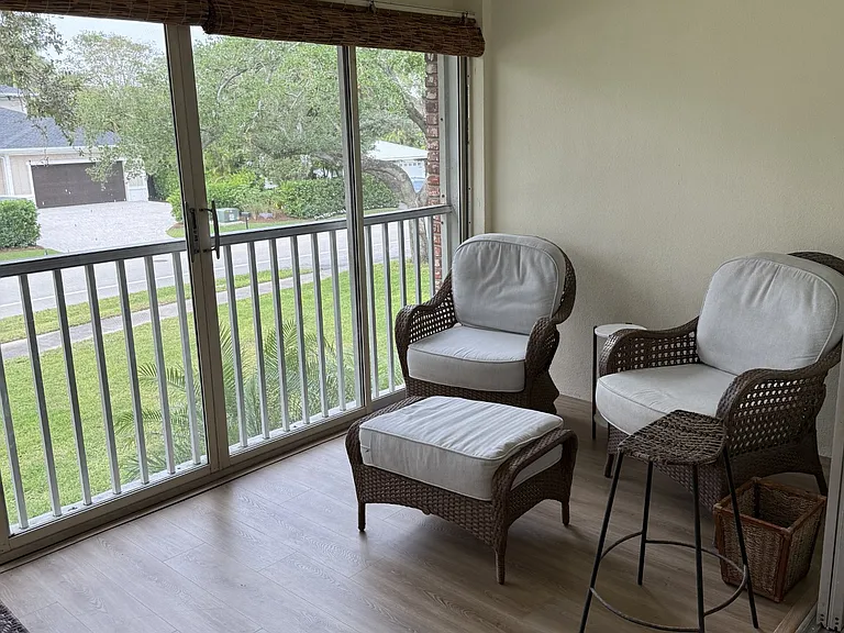 1900 Alamanda Dr #202 — Photo 12