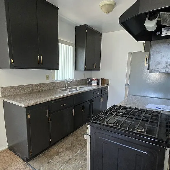 2219 S Crenshaw Blvd #5 — Photo 2