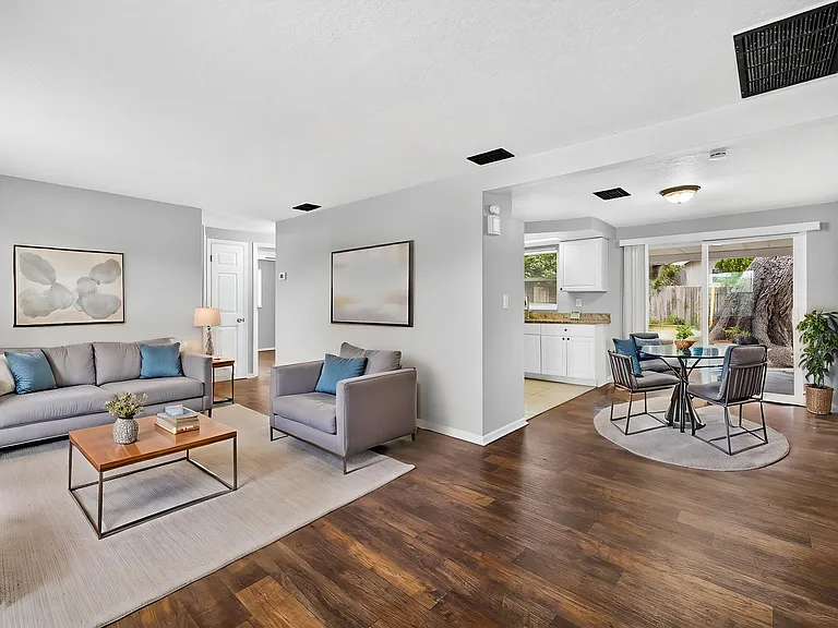 4421 Beacon Square Dr — Photo 4