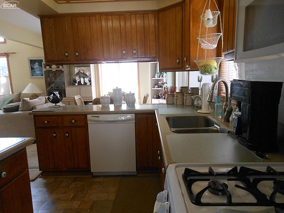 3rd image of 407 W Oak St