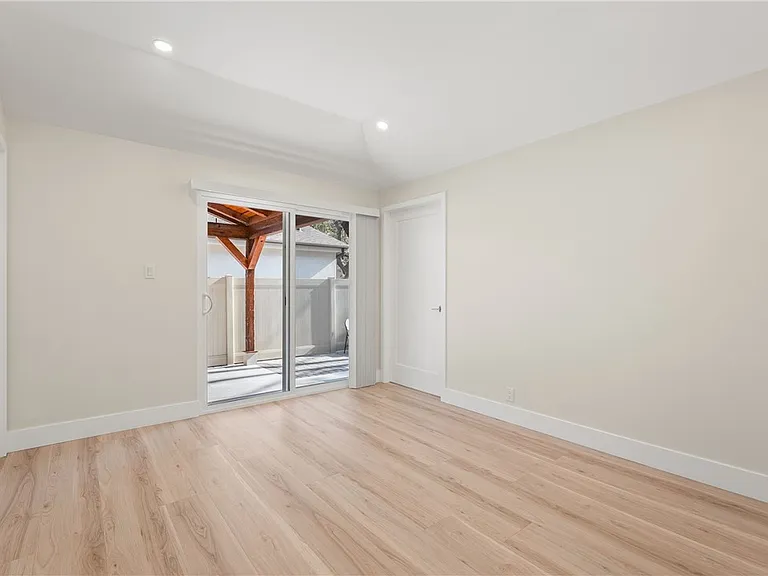 14926 Kittridge St — Photo 16