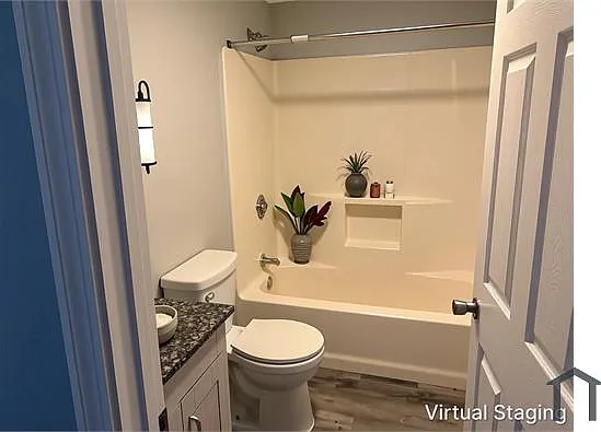 3 bed, 900 sqft, $2,000 — Photo 4