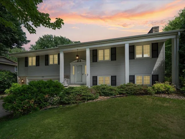 2780 Aglen Ave, Roseville, MN 55113