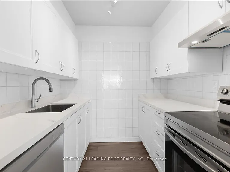 200 Lotherton Ptwy #1208 — Photo 2