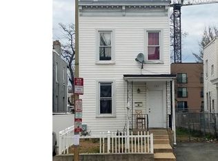 725 Kenyon St NW, Washington, DC 20010