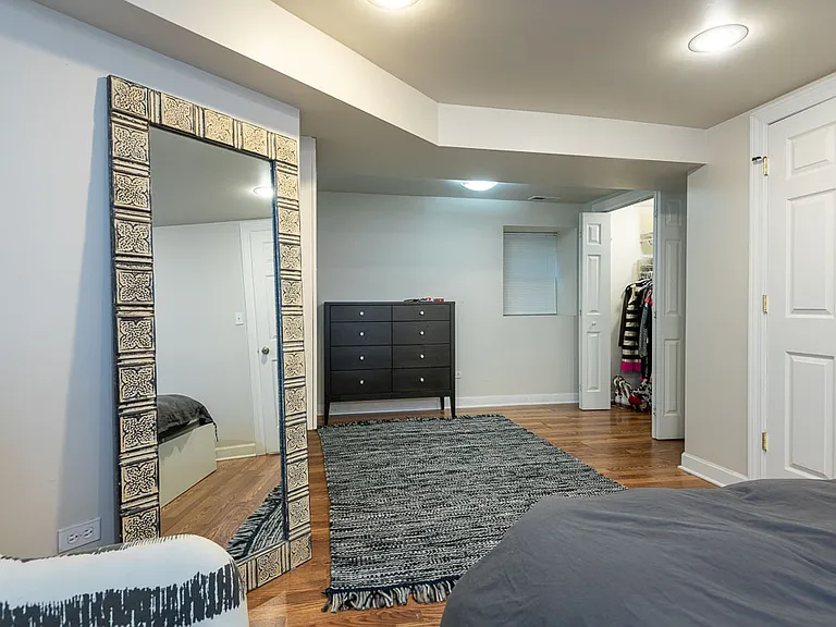 2324 W Medill Ave #1 — Photo 7