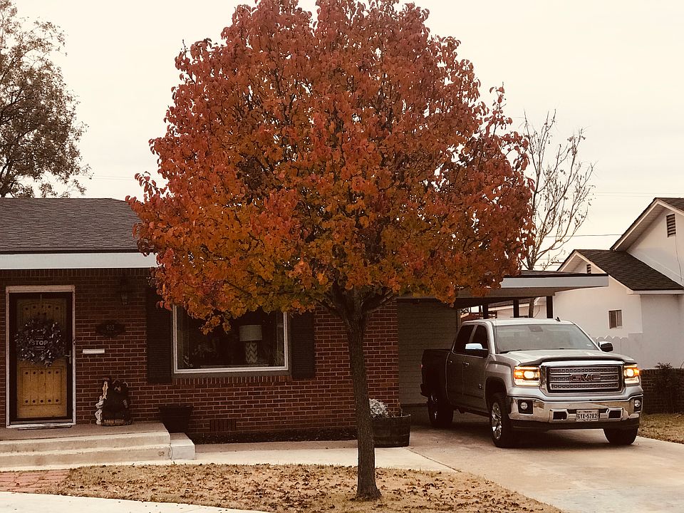 1st image of 903 W 15th St