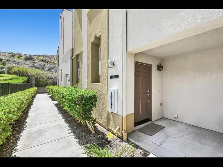 804 Almond Rd — Photo 3