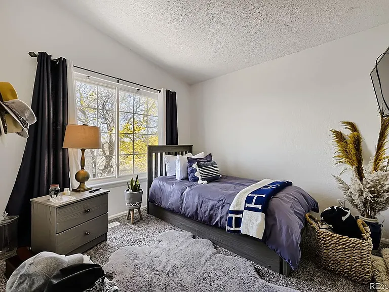 12704 Forest St — Photo 5