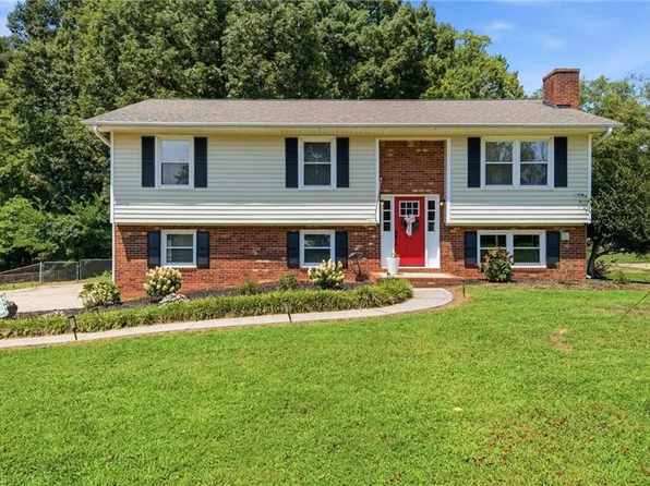 6060 Bobbybrook Dr, Clemmons, NC 27012