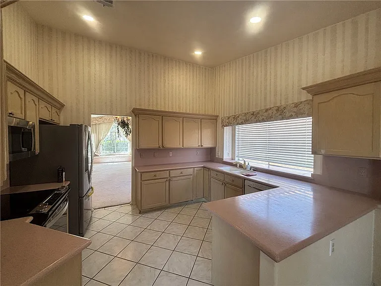 2424 Ocean Front Dr — Photo 5