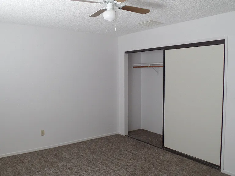 124 S Gateway Blvd #C — Photo 4