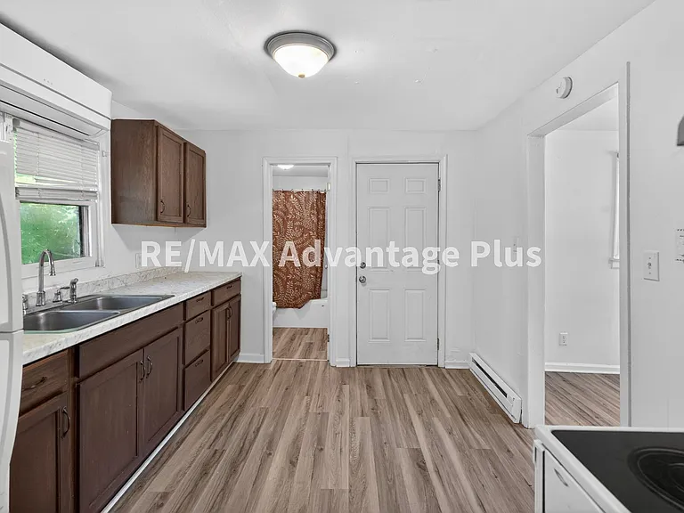 504 Longwood Ave — Photo 7