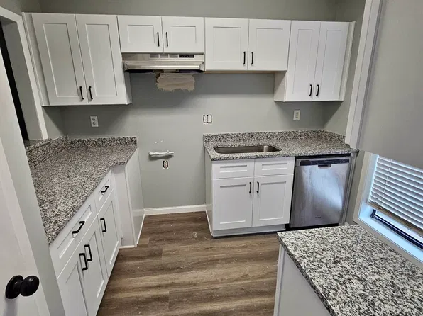 907 River Run Dr, Sandy Springs, GA 30350