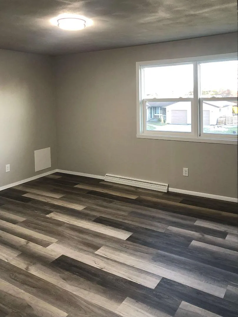 2342 W Glendale Ave — Photo 3