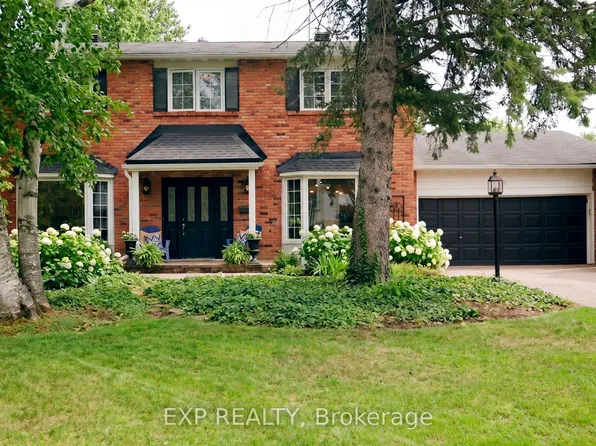 17 Erinlea Ct, Ottawa, ON K2E 7C8