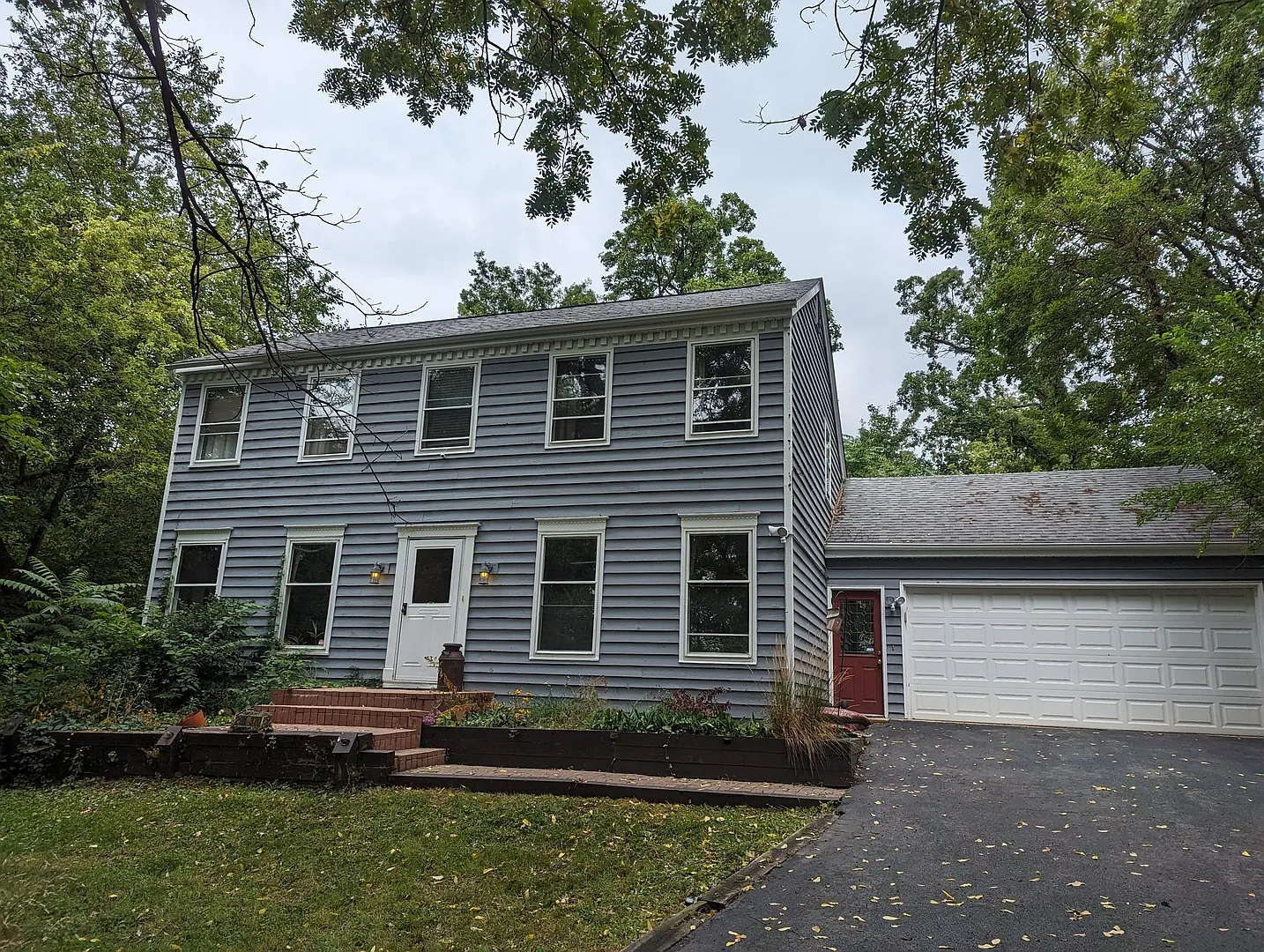 29W370 Helen Ave photo 1